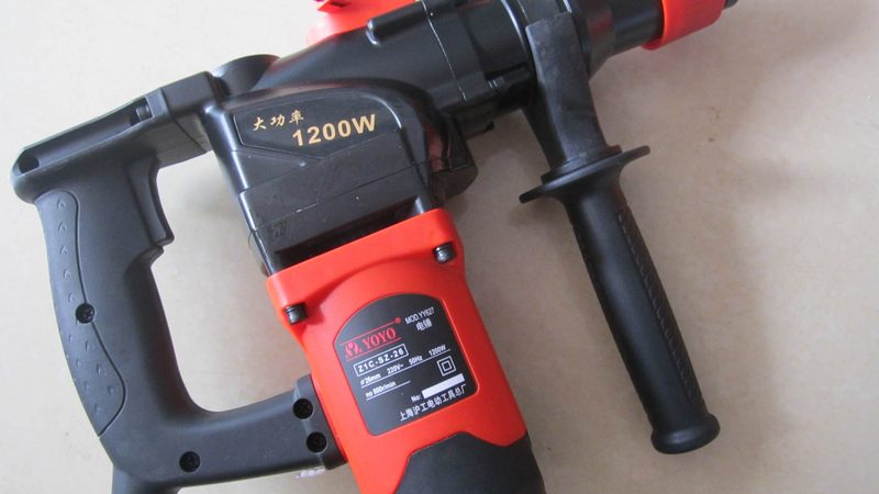 手动钳工工具与电动工具：性能与适用场景的深度解析